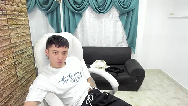 Snapshot of Wesleey-Boy chatting on February 17, 2026, 6:05 pm Wesleey-Boy online show from February 17, 2026, 6:05 pm