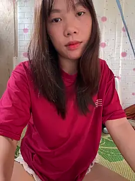 DoliceGirl2k online show from June 27, 2026, 3:23 am