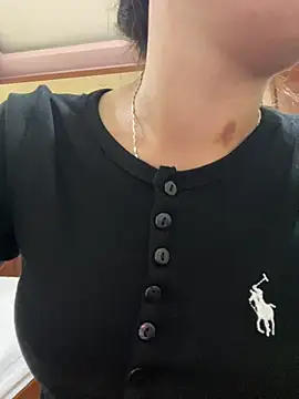 DoliceGirl2k online show from April 18, 2026, 2:58 am