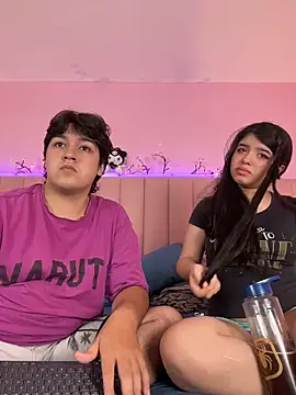 Snapshot of EmilyAndAndrew chatting on June 10, 2026, 4:35 am EmilyAndAndrew online show from June 10, 2026, 4:35 am