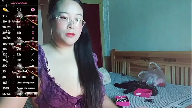 vivi523 online show from April 8, 2026, 2:46 am