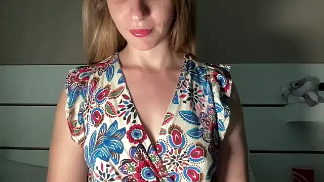 Snapshot of petiteetoile chatting on June 12, 2026, 2:48 pm petiteetoile online show from June 12, 2026, 2:48 pm