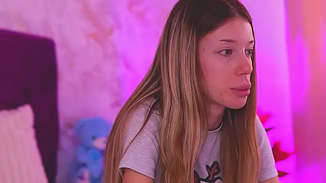 EllinaNuria online show from March 18, 2026, 5:10 am