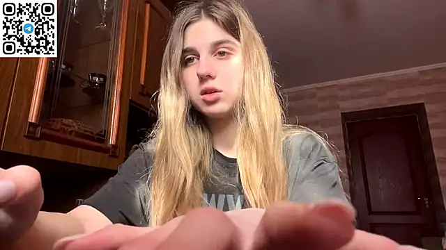 Snapshot of LovelySilk_63 chatting on March 2, 2026, 8:54 am LovelySilk 63 online show from March 2, 2026, 8:54 am