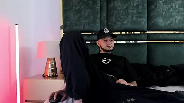 GaelyCoral online show from April 9, 2026, 11:49 am