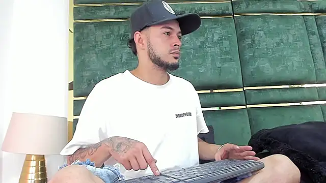 Snapshot of GaelyCoral chatting on February 10, 2026, 12:26 pm GaelyCoral online show from February 10, 2026, 12:26 pm