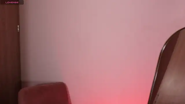 lara bombshell  online show from April 25, 2026, 10:18 am