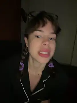 Brigitte01 online show from April 7, 2026, 10:22 pm