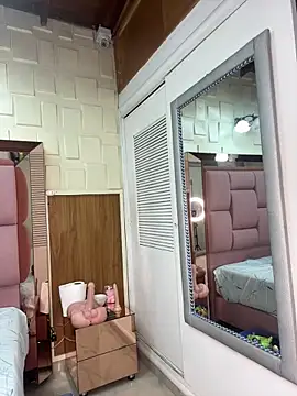 venezolana  caro online show from February 17, 2026, 7:22 pm