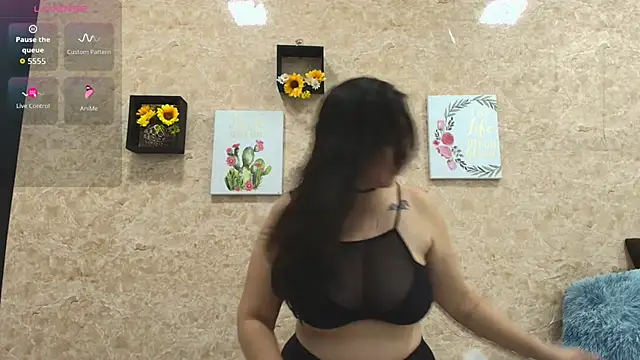 Sophie Tyler online show from March 9, 2026, 1:36 pm