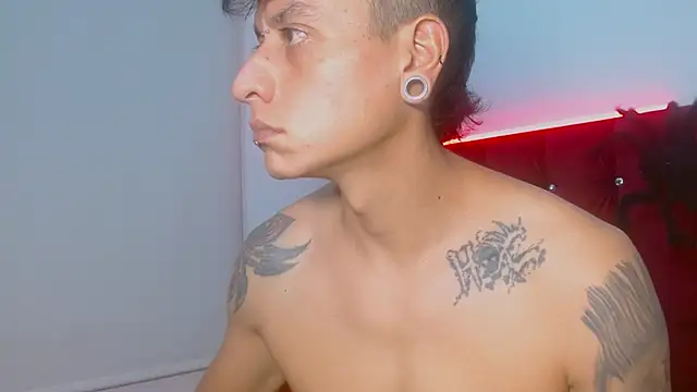 Snapshot of SkinnyDevil12 chatting on March 4, 2026, 3:47 am SkinnyDevil12 online show from March 4, 2026, 3:47 am