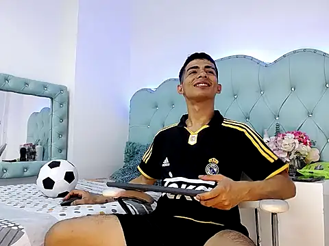 Snapshot of Apolo_Richards chatting on February 17, 2026, 7:44 pm Apolo Richards online show from February 17, 2026, 7:44 pm