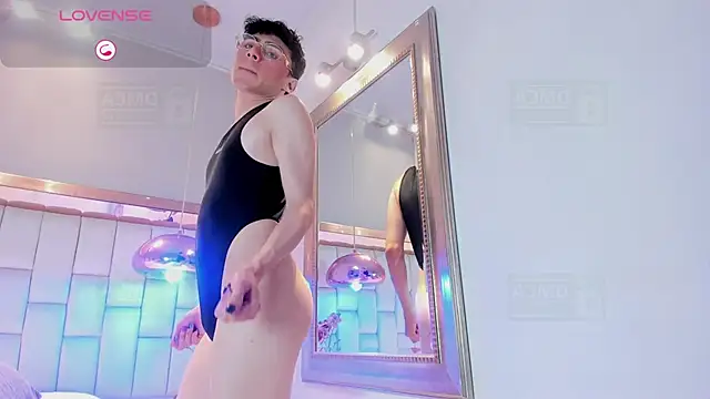 Snapshot of Sebastian_Collins_ chatting on February 17, 2026, 9:23 pm Sebastian Collins online show from February 17, 2026, 9:23 pm