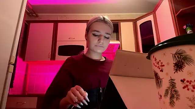 Snapshot of MiaBerlateen chatting on February 18, 2026, 6:26 pm MiaBerlateen online show from February 18, 2026, 6:26 pm