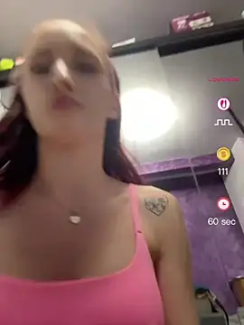 Snapshot of Roxyfoxyyy chatting on July 10, 2026, 10:43 pm Roxyfoxyyy online show from July 10, 2026, 10:43 pm