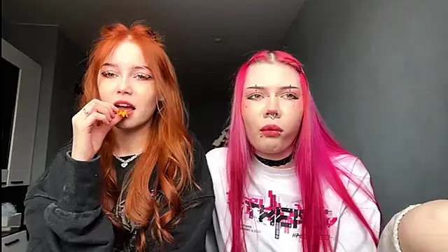 Snapshot of Veldenga chatting on February 11, 2026, 8:25 am Veldenga online show from February 11, 2026, 8:25 am