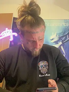 Smokebluntafterblunt online show from May 22, 2026, 10:35 am