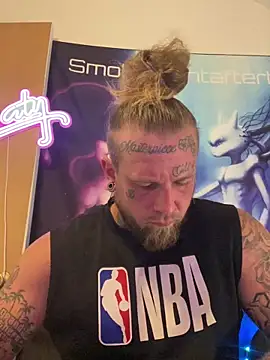 Snapshot of Smokebluntafterblunt chatting on June 15, 2026, 2:39 pm Smokebluntafterblunt online show from June 15, 2026, 2:39 pm