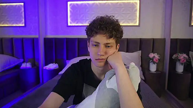 StefanBev online show from April 16, 2026, 9:39 pm