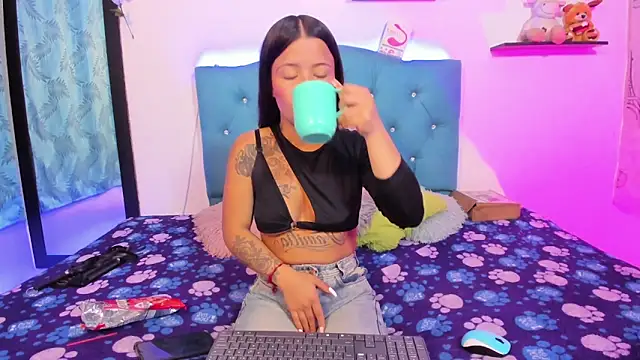 Snapshot of Sandy_ass_69_ chatting on April 10, 2026, 9:44 pm Sandy ass 69 online show from April 10, 2026, 9:44 pm