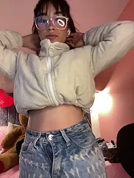 Snapshot of alahia_pink chatting on February 13, 2026, 3:28 am alahia pink online show from February 13, 2026, 3:28 am