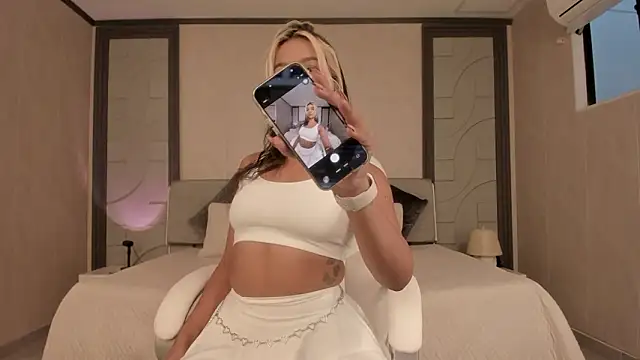 alicee clark  online show from March 25, 2026, 12:04 pm