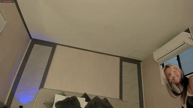 alicee clark  online show from April 3, 2026, 11:49 am