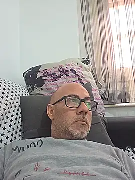 Snapshot of pareja47 chatting on May 14, 2026, 1:08 pm pareja47 online show from May 14, 2026, 1:08 pm