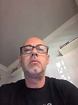 Snapshot of pareja47 chatting on April 21, 2026, 8:32 am pareja47 online show from April 21, 2026, 8:32 am
