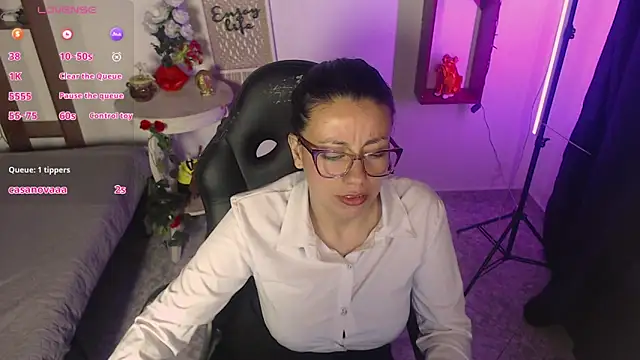 QueenRose94 online show from April 9, 2026, 12:44 pm