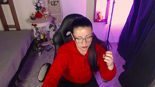 QueenRose94 online show from April 10, 2026, 1:40 pm