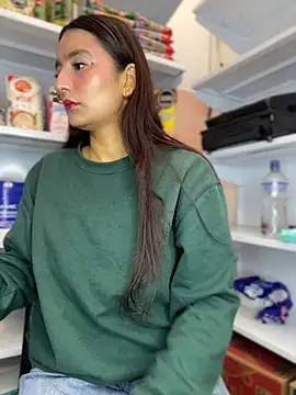 -BabyLuna online show from April 9, 2026, 12:33 pm