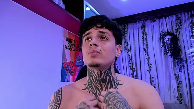 Snapshot of Declan-Foxx chatting on April 14, 2026, 4:28 am Declan-Foxx online show from April 14, 2026, 4:28 am