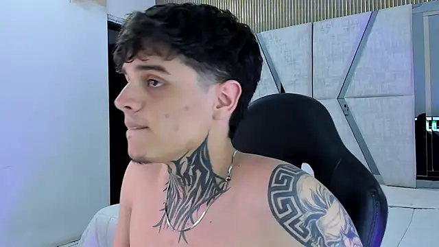 Snapshot of Declan-Foxx chatting on April 6, 2026, 8:54 pm Declan-Foxx online show from April 6, 2026, 8:54 pm