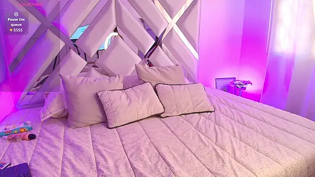 Snapshot of Ariana_Castillo__ chatting on February 10, 2026, 1:43 pm Ariana Castillo online show from February 10, 2026, 1:43 pm