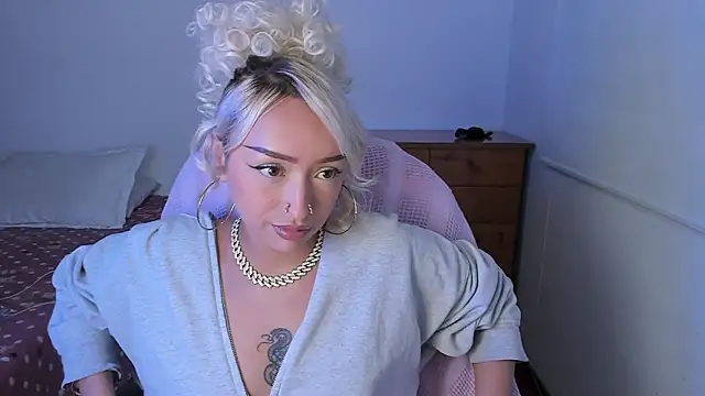 Snapshot of _AbbyIce chatting on February 13, 2026, 12:10 am AbbyIce online show from February 13, 2026, 12:10 am