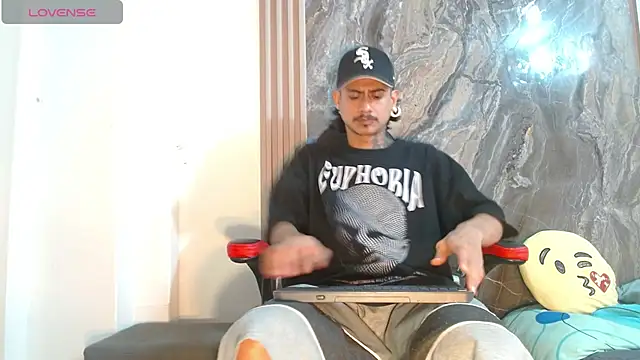 Damian-and-Camerum online show from April 15, 2026, 2:39 am