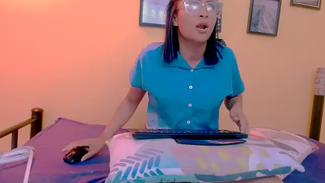 sexiempoderada18 online show from February 12, 2026, 1:33 pm