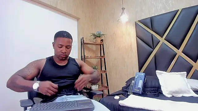 Snapshot of LuccianoDaytona chatting on February 23, 2026, 7:58 pm LuccianoDaytona online show from February 23, 2026, 7:58 pm