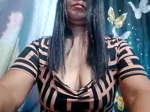 Snapshot of suzzie_hot chatting on March 3, 2026, 9:11 pm suzzie hot online show from March 3, 2026, 9:11 pm