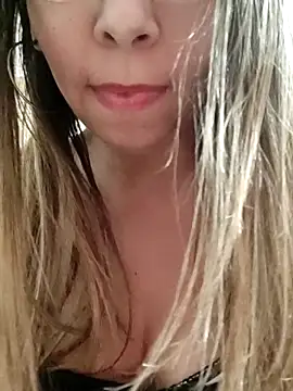 miel02 online show from February 27, 2026, 2:01 am