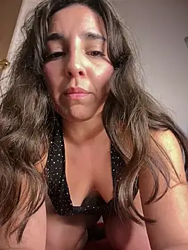 Snapshot of Latinaelisa chatting on June 5, 2026, 3:44 am Latinaelisa online show from June 5, 2026, 3:44 am
