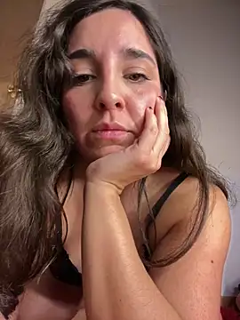 Latinaelisa online show from June 10, 2026, 3:41 am