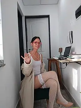 Snapshot of SophiaRemington chatting on May 14, 2026, 12:57 pm SophiaRemington online show from May 14, 2026, 12:57 pm
