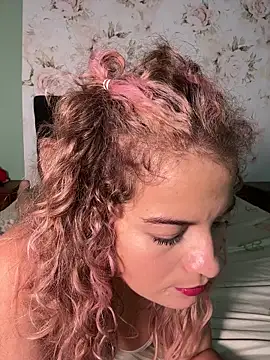 AriBeautiful online show from April 8, 2026, 4:47 am