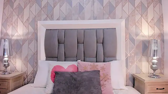 zharia lux 25 online show from April 6, 2026, 11:33 am