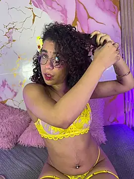 Woo isDaphne online show from April 17, 2026, 12:02 am