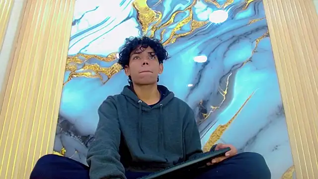 Snapshot of DaviidBuckx_ chatting on February 27, 2026, 2:01 am DaviidBuckx online show from February 27, 2026, 2:01 am