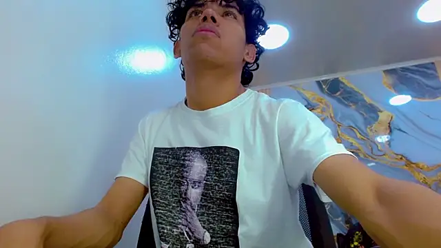 Snapshot of DaviidBuckx_ chatting on February 21, 2026, 2:24 am DaviidBuckx online show from February 21, 2026, 2:24 am