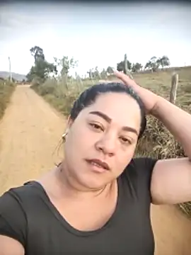 Snapshot of tania_queen chatting on March 3, 2026, 12:01 pm tania queen online show from March 3, 2026, 12:01 pm